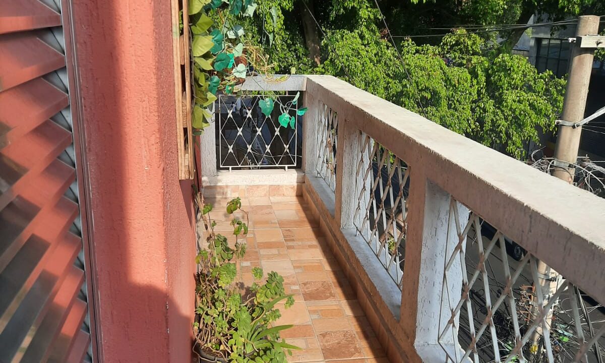 2b12c148-62c9-4ecb-99ad-2002336e1329